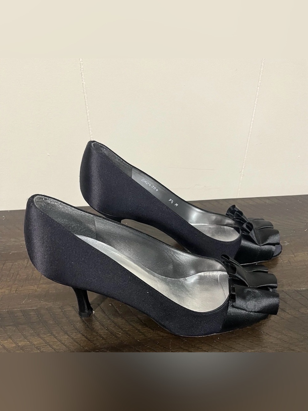 Stuart Weitzman Women Sz 9.5 Black Satin Peep Toe Ruffle Stiletto Heels